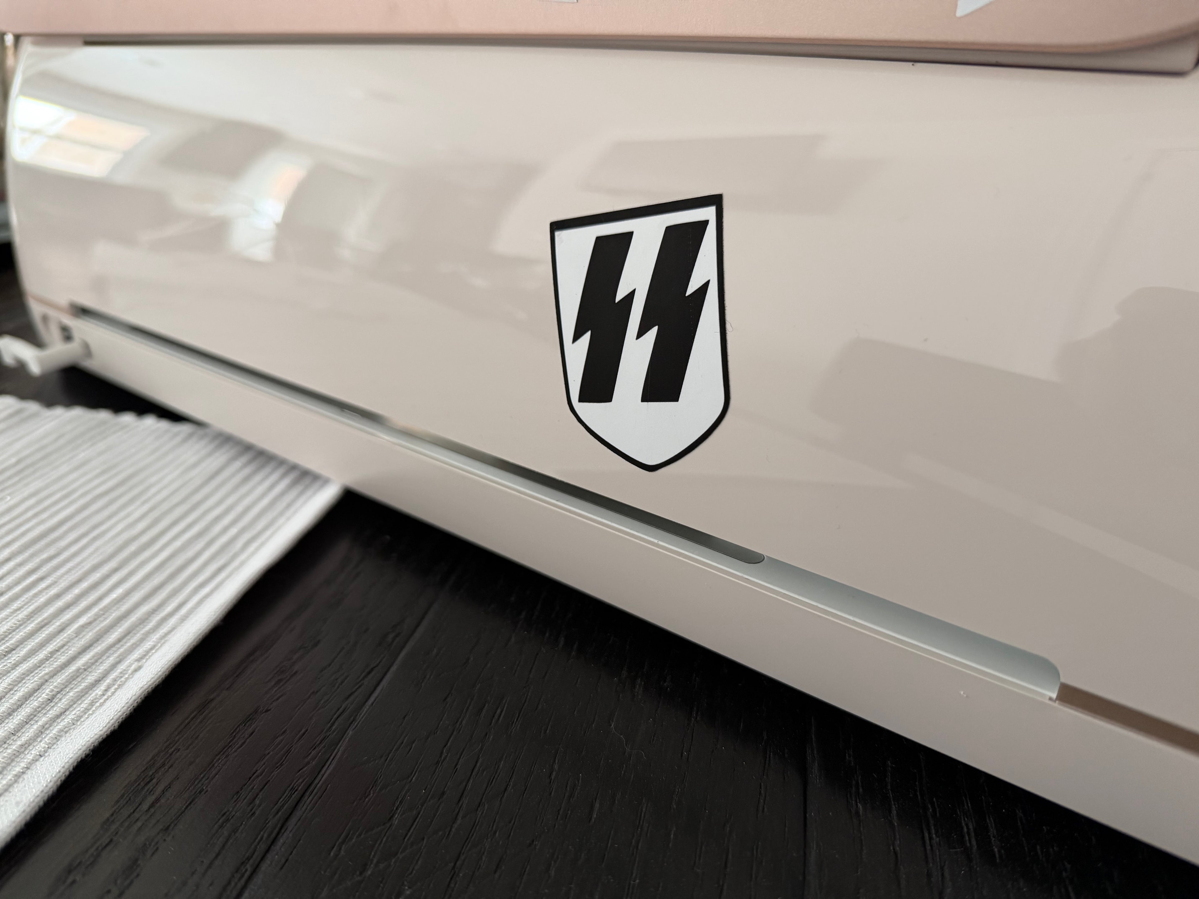 Lightning bolts sticker